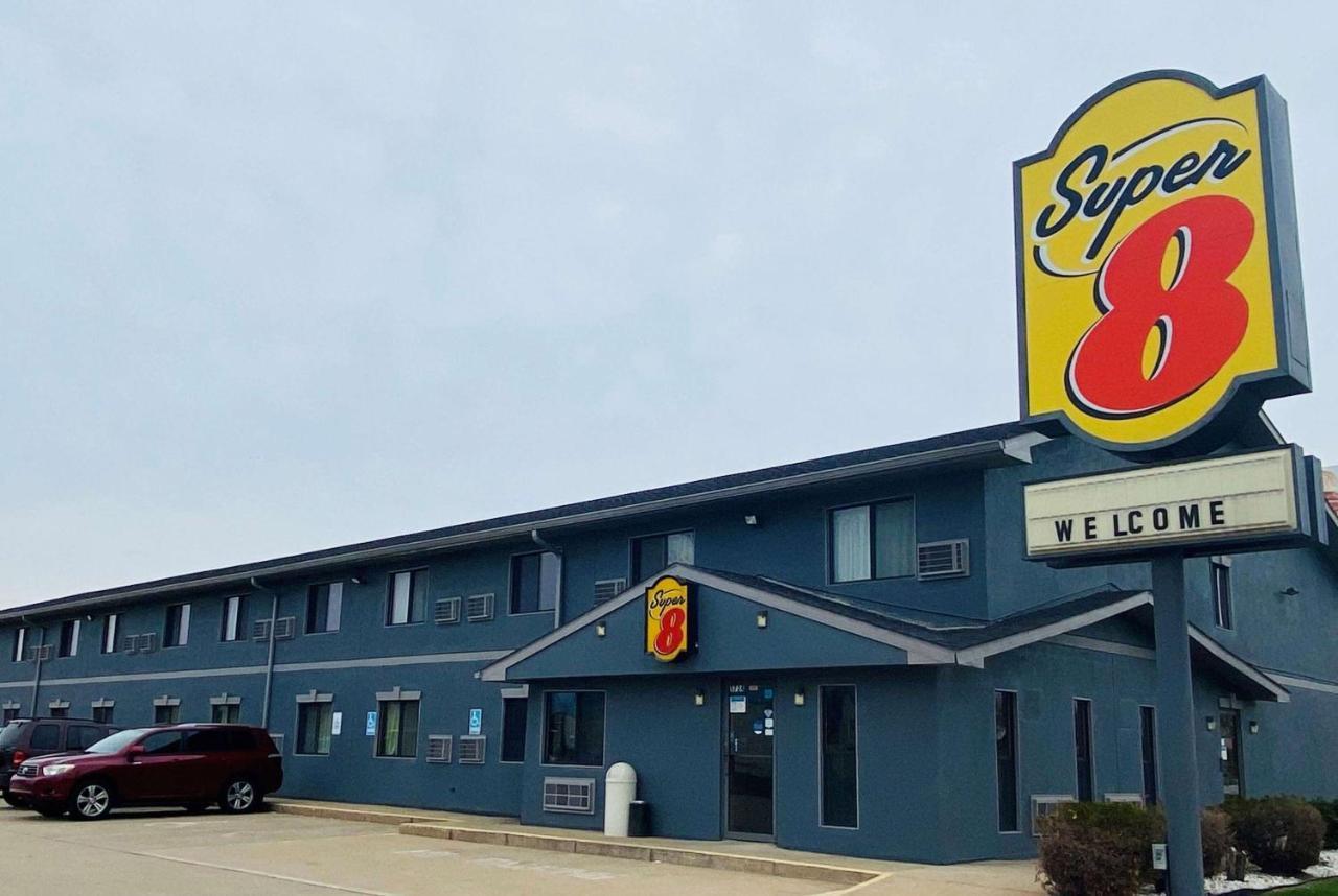 Super 8 By Wyndham Michigan City Bagian luar foto