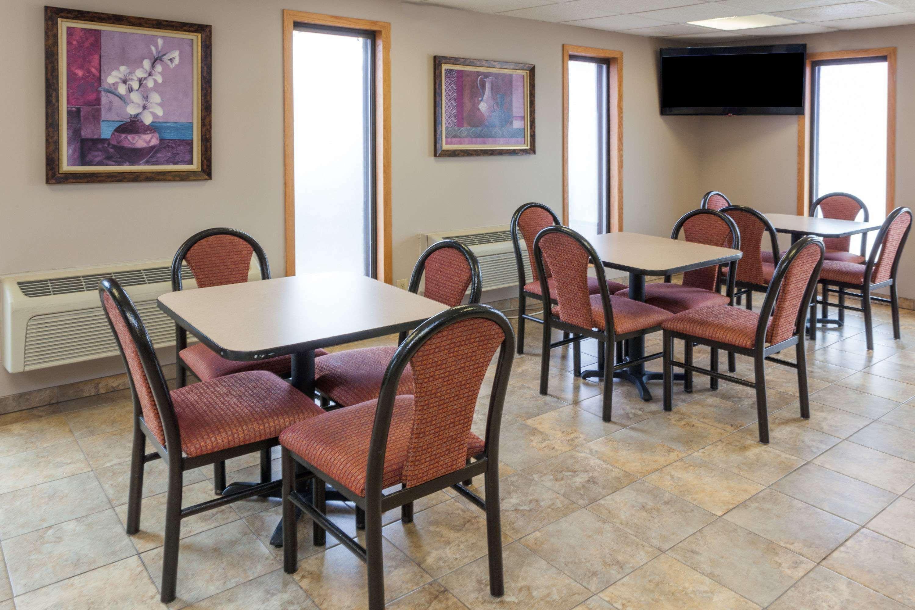 Super 8 By Wyndham Michigan City Bagian luar foto